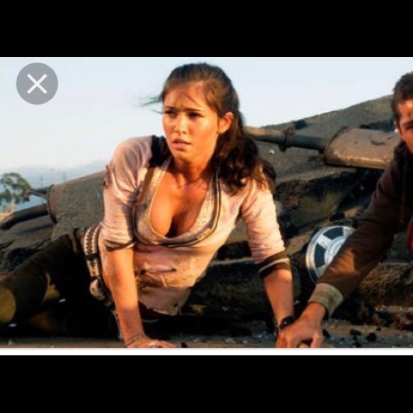 Megan fox sweater from transformers movie - Picture 3 of 6